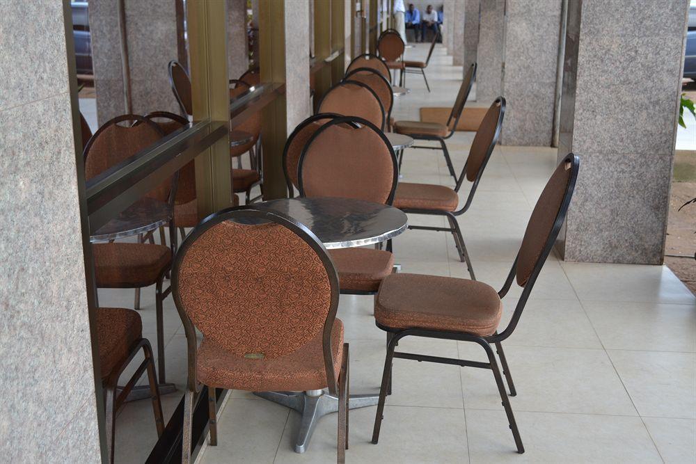 Hotel Mansel Yaoundé Екстериор снимка
