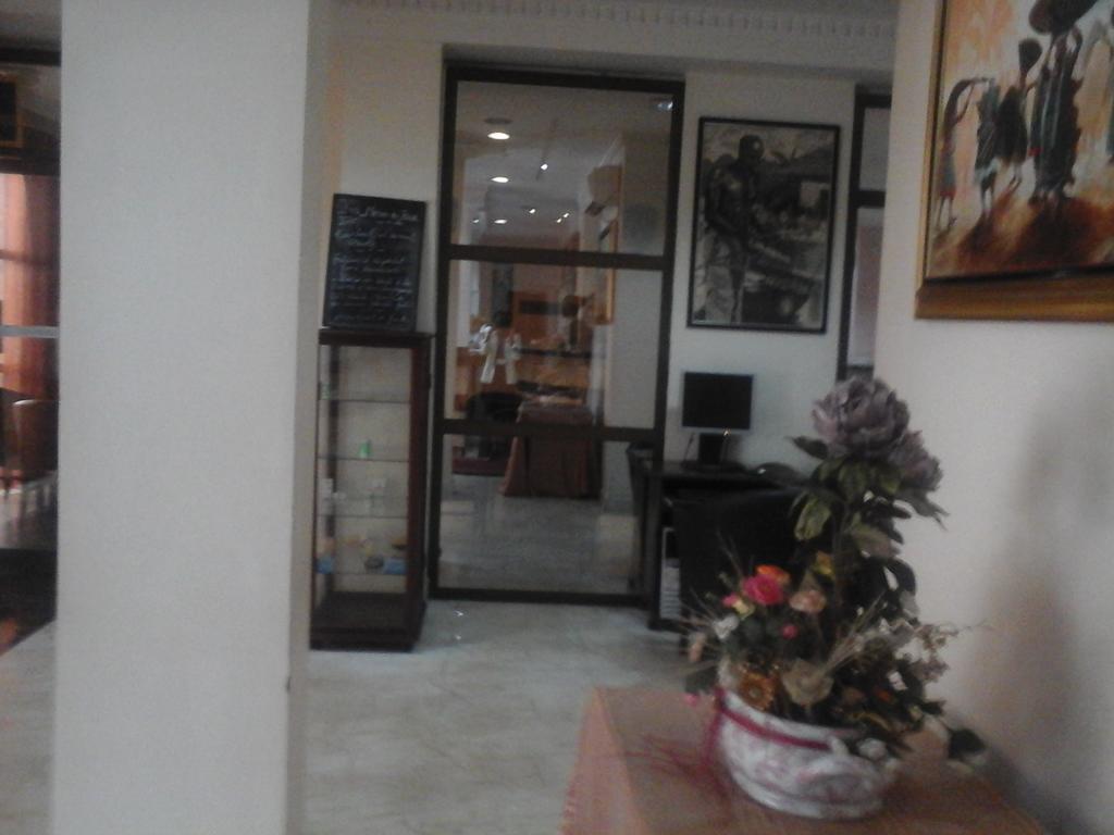 Hotel Mansel Yaoundé Екстериор снимка