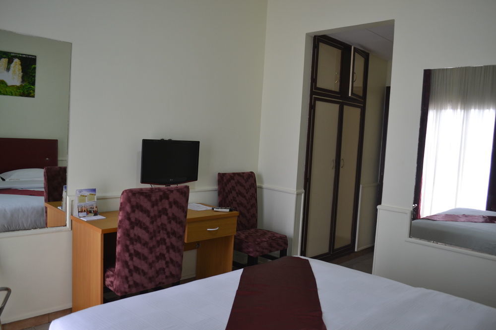 Hotel Mansel Yaoundé Екстериор снимка