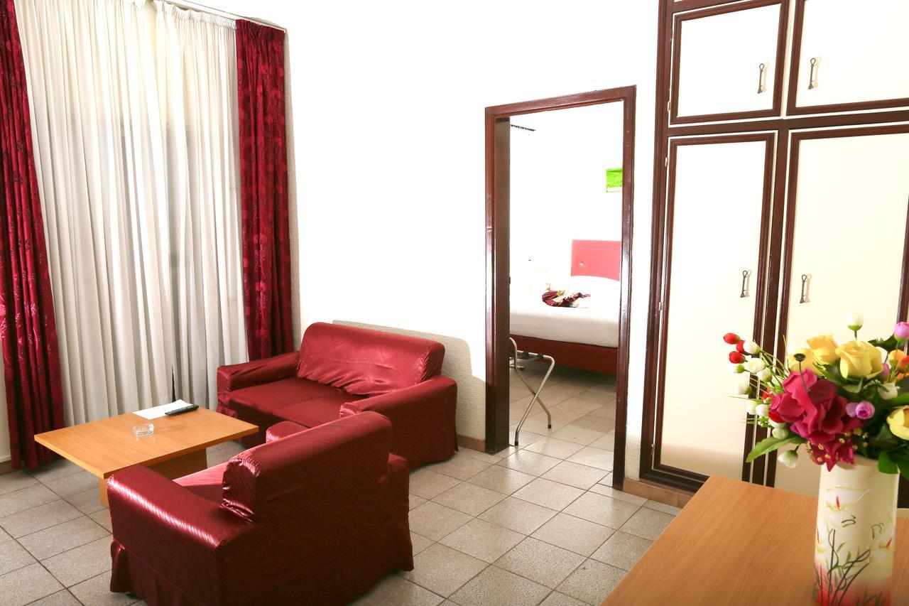 Hotel Mansel Yaoundé Екстериор снимка