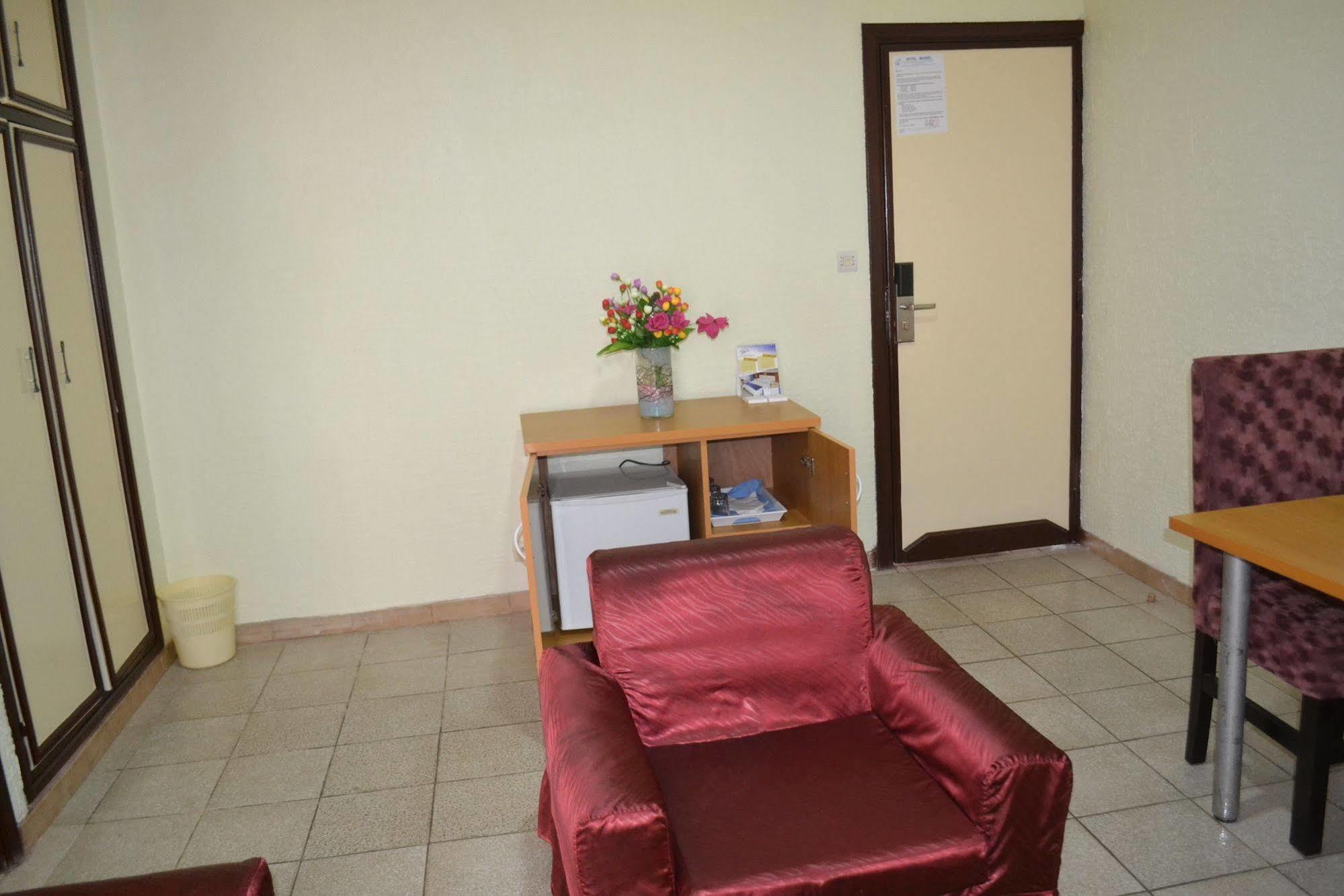 Hotel Mansel Yaoundé Екстериор снимка
