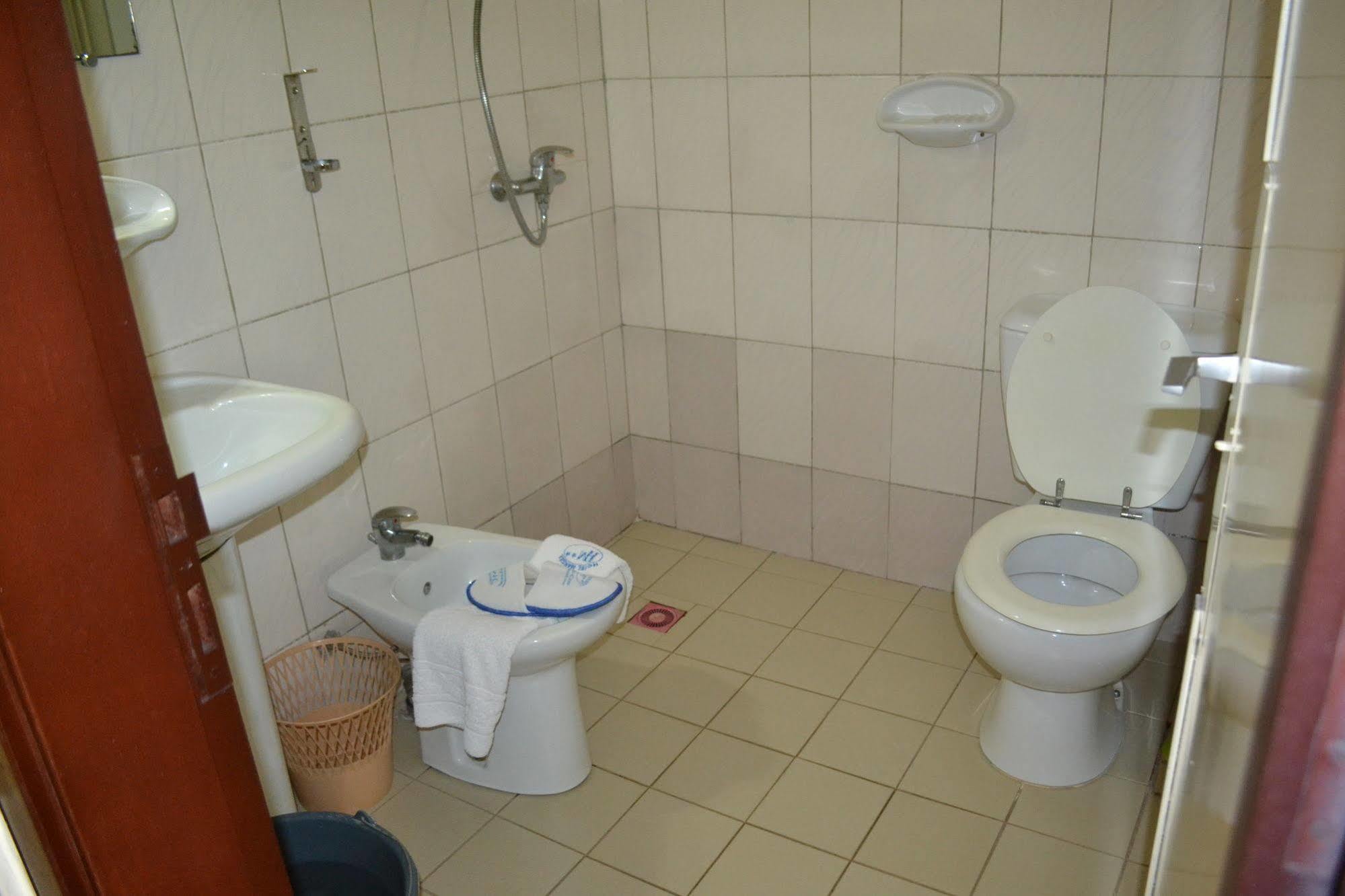 Hotel Mansel Yaoundé Екстериор снимка